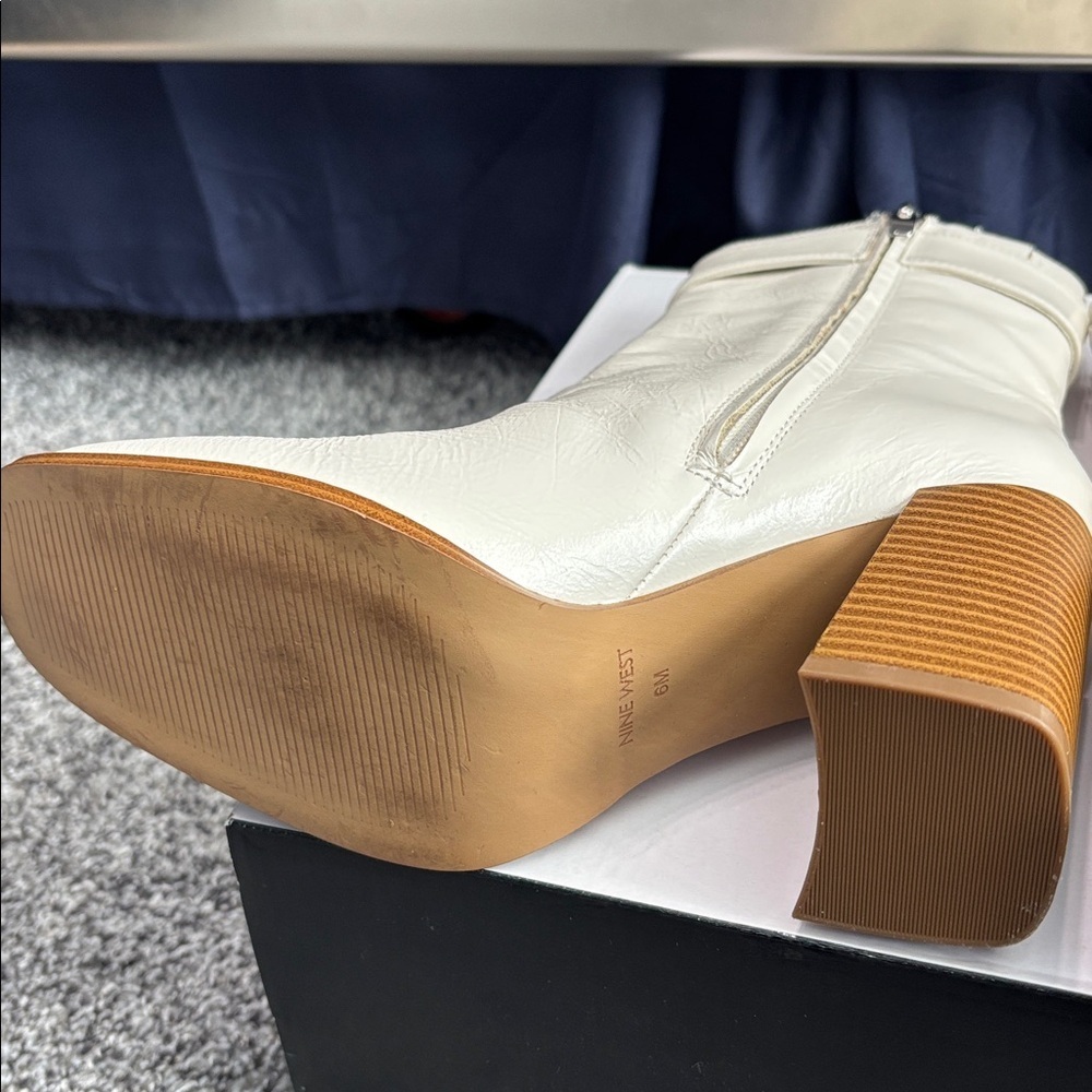 Like New Nine West Taress Ivory Leather Booties Size 6 - Picture 9 of 14